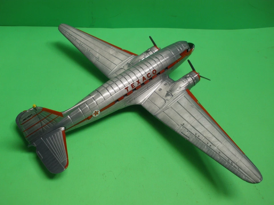 DOUGLAS DC-3C GOONEY BIRD WINGS OF TEXACO AIRPLANE SPECIAL ED. #11 ( MINT BOX ) - Image 3 of 3