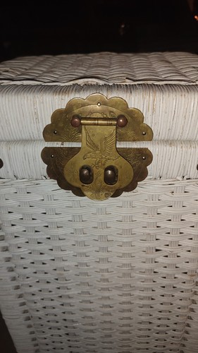 Vintage Antique White Painted Wicker Lift Top Storage/Laundry Basket - Picture 6 of 12