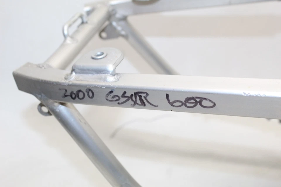 97-00 2000 Suzuki GSXR600 SUBCHASIS TRASERO SUBCHASIS TRASERO Foto 2 de 4