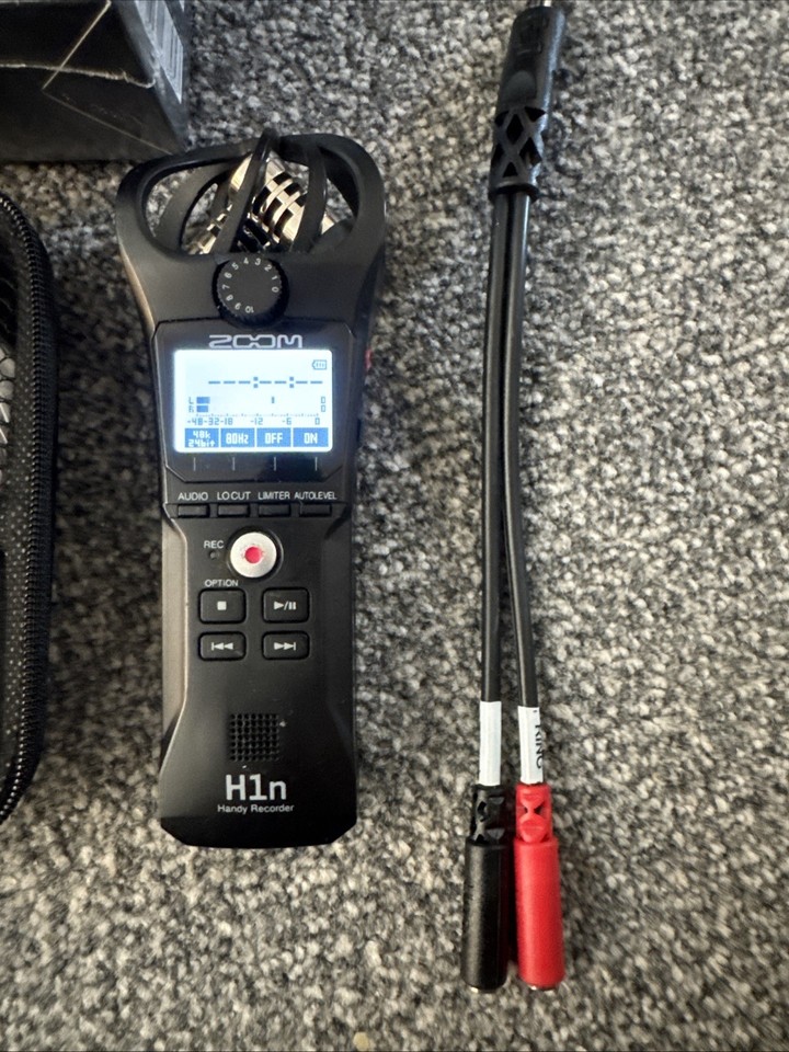 ZOOM APH-1E Accessoirekit voor H1essential – Set met windkap & draagtas – Ideaal voor buitenopnames – EU-versie – Zwart ZOOM APH-1E Accessoirekit voor H1essential – Set met windkap & draagtas – Ideaal voor buitenopnames – EU-versie – Zwart