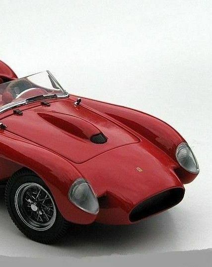 Ferrari Race Car w/Spoke Wheels & 12Cyl. Engine Custom Metal Body1:24SCALE MODEL