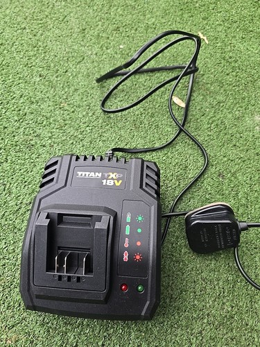 Titan TXP Battery Charger, TTB804CHR, 18V, VGC - Picture 2 of 5