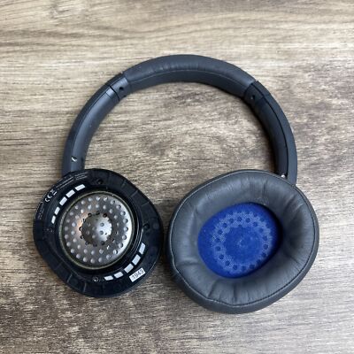 Audio-Technica ATH-WS660BT Wireless Bluetooth Solid Bass Over-the