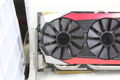 STRIX-GTX980TI-DC3OC-6GD5-GAMING | ASUS 6GB OC Graphics Card for Gaming & VR - Picture 2 of 11