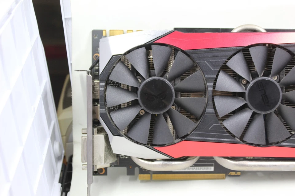 STRIX-GTX980TI-DC3OC-6GD5-GAMING | ASUS 6GB OC Graphics Card for Gaming & VR - Image 2 of 4
