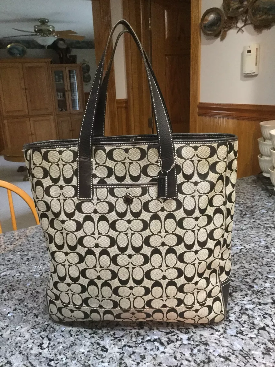 Coach Signature Black/White Tote. G04K-7067. EUC