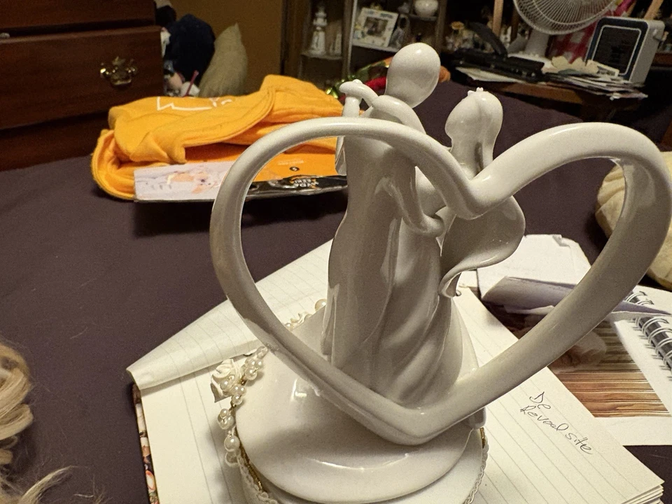 Topper de pastel de boda vintage de perlas rosas y corazón para novia y novio Bella Novia dorado Foto 3 de 4