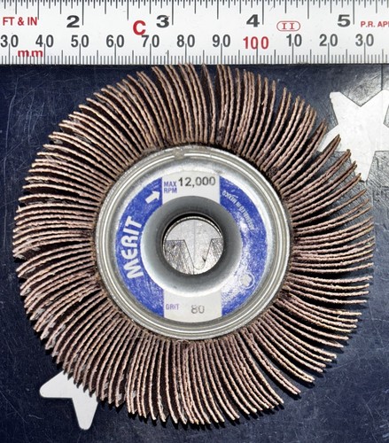 MERIT 3-1/2” 80Grit Flap Ruota 3-1/2”x1”x5/8” 5/8” Foro Pergolato 3510 DUE RUOTE - Foto 3 di 8