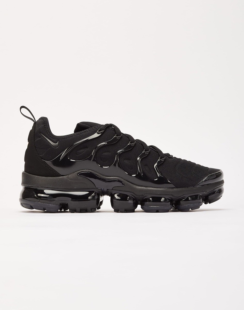 black nike vapormax plus women's