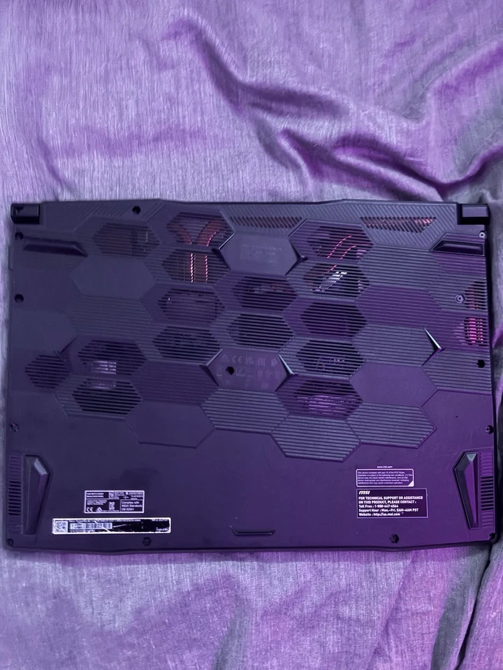 Portátil para juegos MSI Pulse GL66 I7-11800H, 16 GB RAM, 1 TB NVMe SSD, RTX 3050 Foto 2 de 4