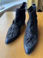 STRADIVARIUS BLACK CHELSEA STUDDED    ANKLE BOOTS SZ 5/38