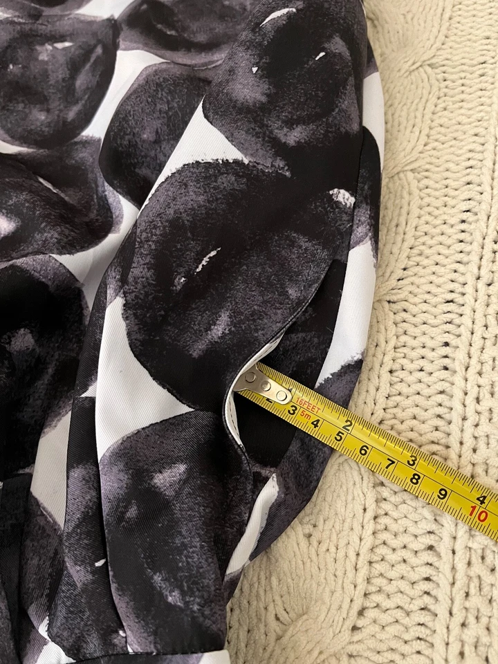 Impresionante Falda Dear Creatures Anthropologie Abstracta Línea A Blanco y Negro, Talla S Foto 3 de 4