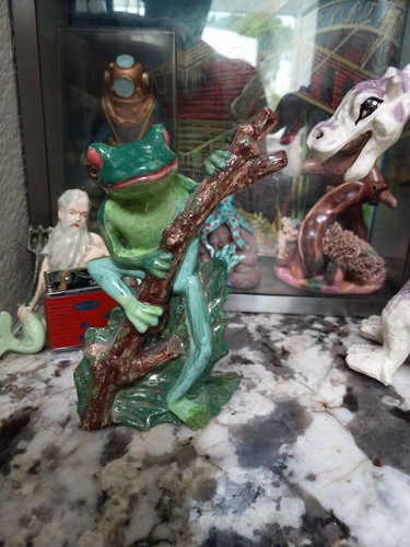 Vintage Old Aquarium Fishbowl Ceramic Swim Around Aqua-Frog Sitting on a Branch 