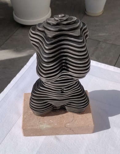 Filippo Pietro Castrovinci – The Venus – Skulptur – Cortenstahl auf Marmorsockel - Bild 7 von 13