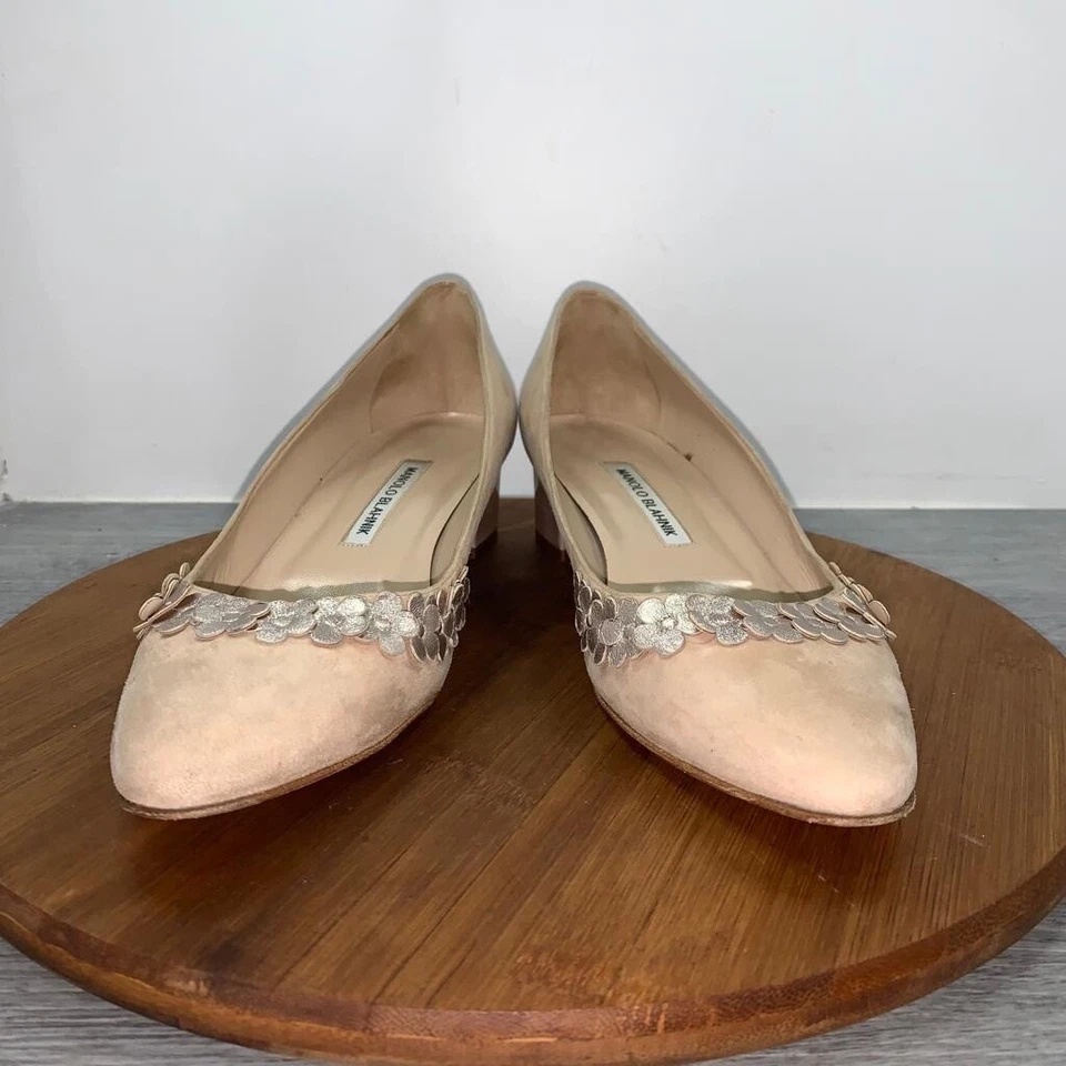 Manolo Blahnik Womens 11 US 41 IT Suede Floral Flower Applique Heels Beige - Image 4 of 4