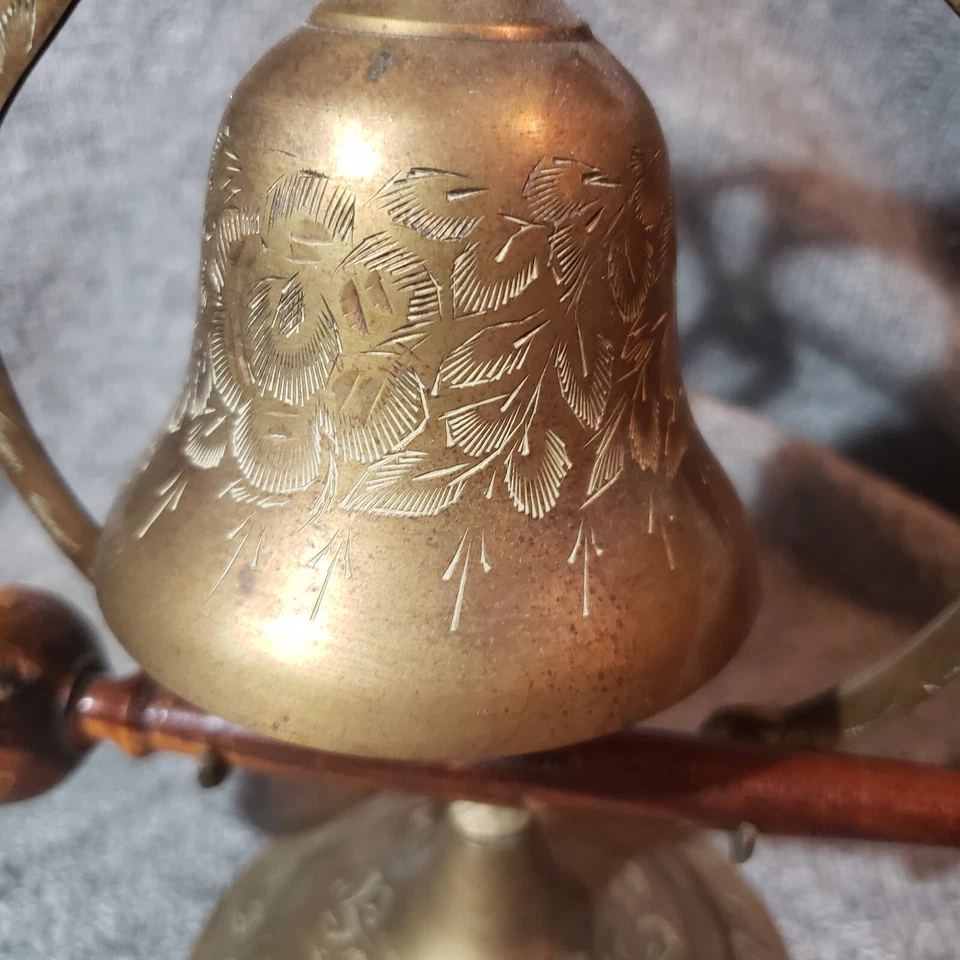 "Campana de latón grabada meditación cena soporte ornamentado 8-9"" mazo de madera de colección" Foto 3 de 4