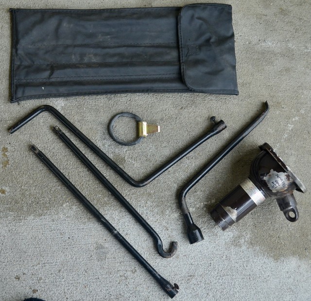 Spare Lug Wrench Tire Tool Kit w/Bag for 2005-17 Toyota Tacoma 2.7L 3