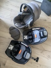 Cybex Babyschale mit Neugeborenenaufsatz, Grau inkl. 2 Isofix Stationen