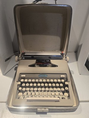 Royal Heritage typewriter with case