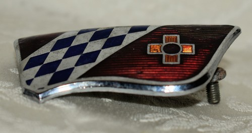 158d. 1942 - 1946 BUICK HOOD EMBLEM, USED WITH DAMAGE, AS IS 3" TALL 2 1/2" WIDE - Picture 2 of 6
