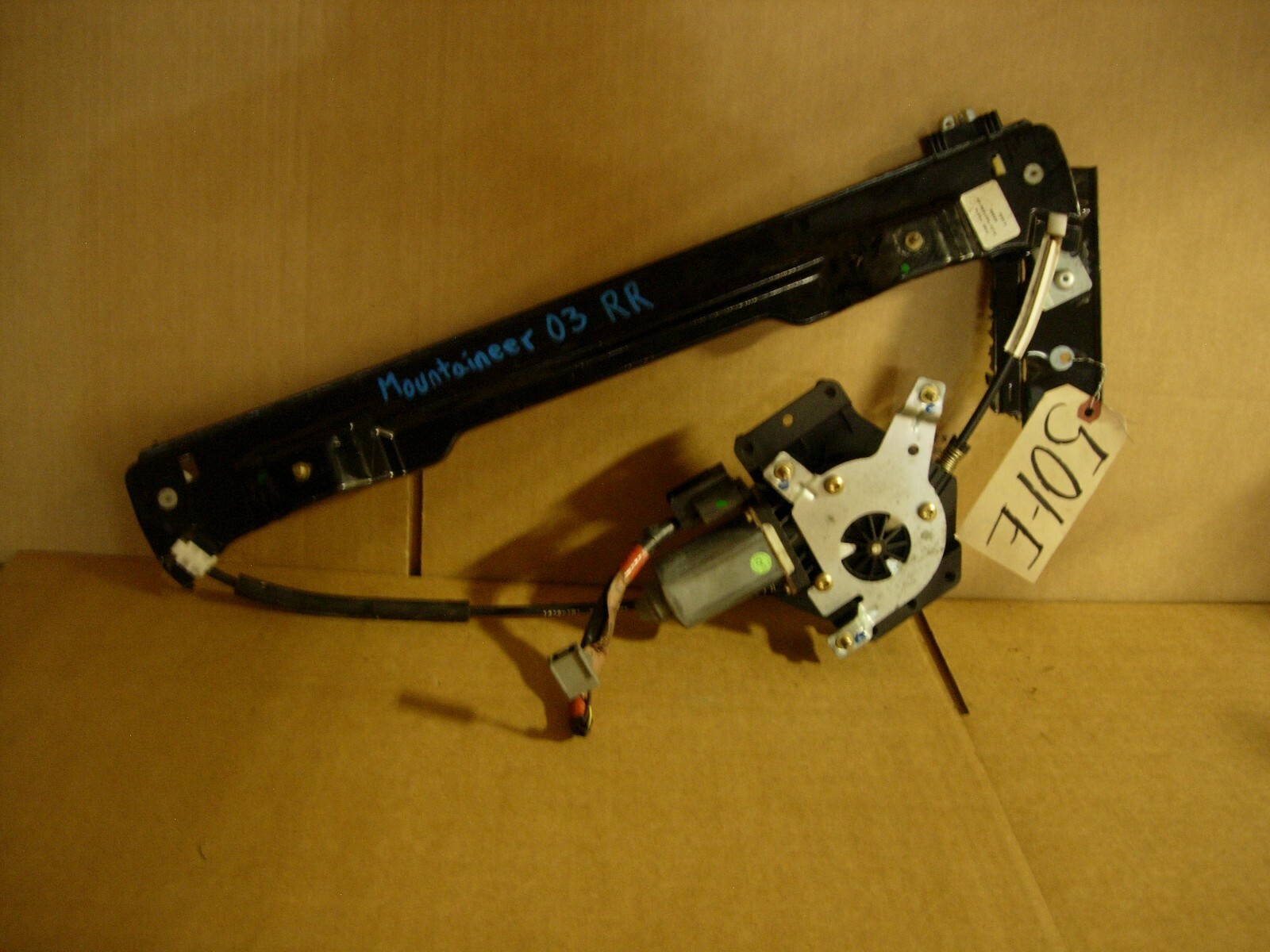 02 03 04 05 06 07 08 Mountaineer REAR PASSENGER Window Regulator W/ Motor #501-E