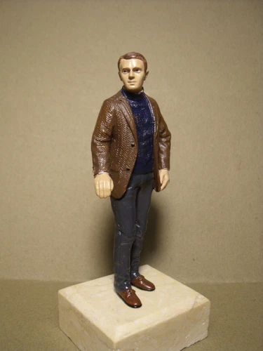 1/18 FIGURE  BULLITT  STEVE MC QUEEN   VROOM  UNPAINTED   AUTOART  GREENLIGHT