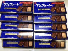 Caja de comida rica en dulces galletas mini galletas bourbon alfort de chocolate japonés