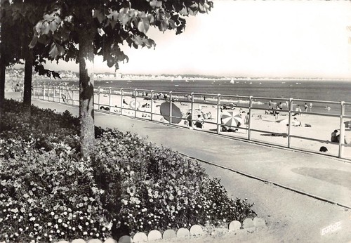 CPSM La Baule la promenade près du casino (283439) - Bild 1 von 2