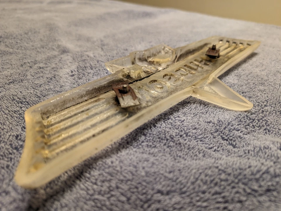 Emblema Hudson Commodore 1946-1947 moldura trasera de plástico  Foto 2 de 4