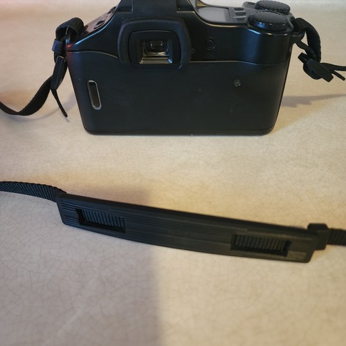 Yashica 300 Auto Focus Kyocera 35mm SLR Film Camera Manual New Battery - Picture 7 of 11