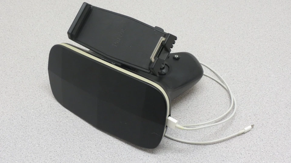 Paquete Parrot FPV Skycontroller 2 y gafas de cabina Foto 3 de 4