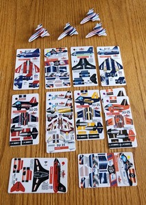 12 Fleer 2002 NFL 3-D Aircraft Cards With 4 Assembled Divsion Planes