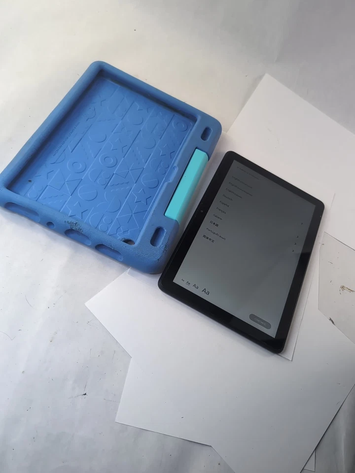 Amazon Fire HD 10, 11th Gen, 32GB Wi-Fi 10.1" T76N2B Kids Tablet Black & Blue - Image 3 of 4