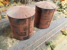 HO Minitanks Custom Detailed Hand Painted  Twin Oil Storage Tanks HP52