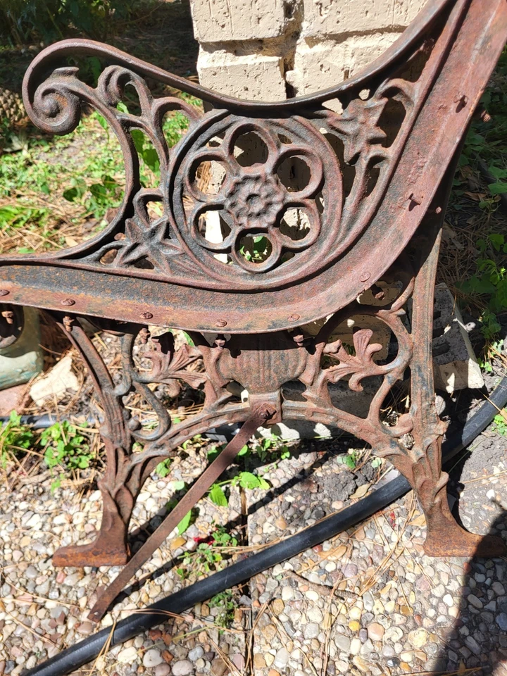 Vintage Antique Cast Iron Victorian Lion head RIGHT Bench End  - Image 2 of 4