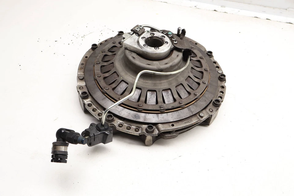 2011-2018 PORSCHE CAYENNE 3.0L - Clutch / Pressure Plate 95811601300 - Image 2 of 4