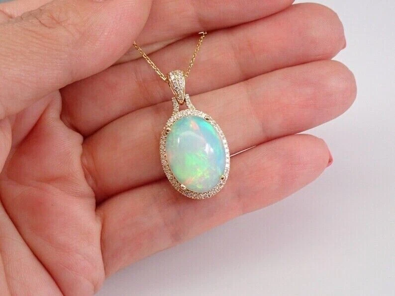 Colgante de halo de ópalo de fuego simulado de corte ovalado de 2.30Ct Cadena chapada en oro amarillo de 14K de 18" Foto 3 de 4