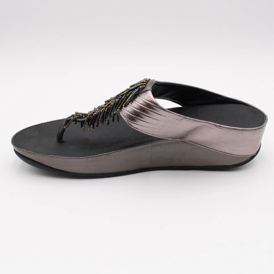 Sandalias de tanga Fitflop Cha Cha plateadas con cuentas para mujer talla 11 Foto 3 de 4