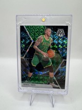 2019-20 Panini Mosaic Daniel Theis #129 Genesis Prizm Case Hit