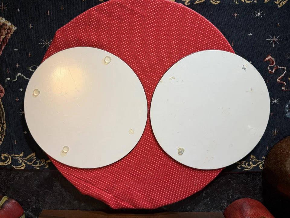 Elegant Round Tempered Glass Cutting Boards, Set of 2, Wine Motif - Image 4 of 4