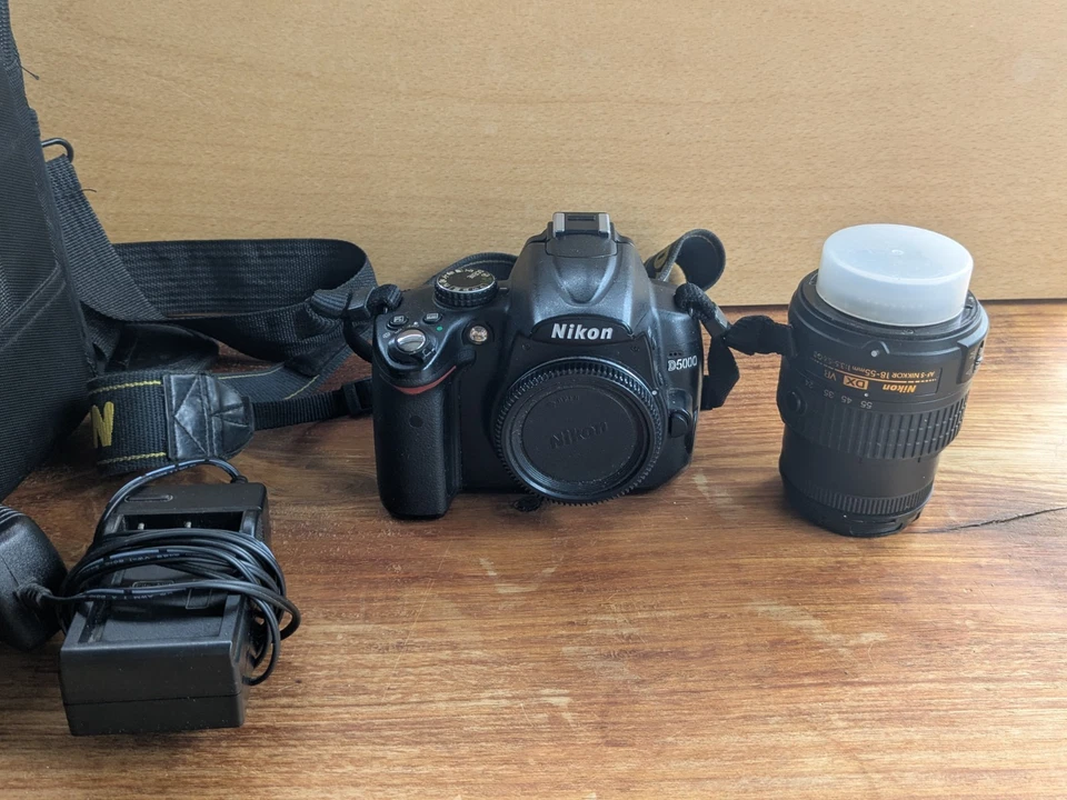 Nikon D5000 DSLR Camera w/18-55mm lens Good Condition - image 2 of 4