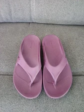 Women's OOFOS purple OOmega Thong NOMAD Authentic USA SZ 10 M