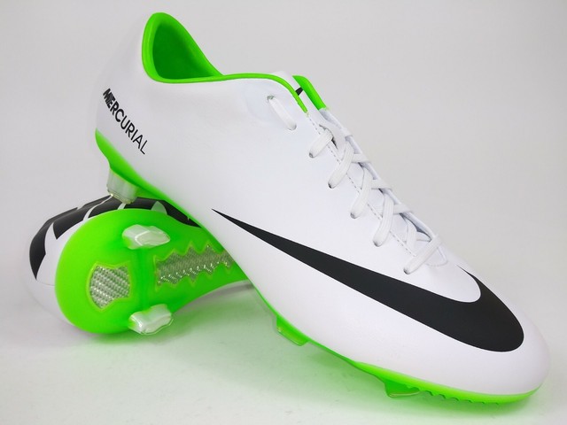 mens soccer cleats size 10.5