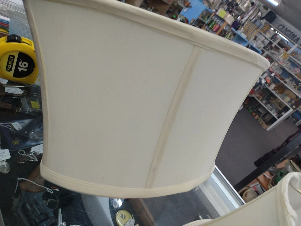 Juego de 2 pantallas de lámpara blancas tela tres puntos para luces. Solo tonos. AD Foto 2 de 4