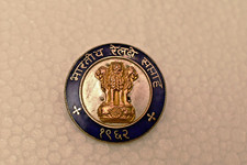 Vintage 1962 Indisch Railways Service Abzeichen Emaille Auf Silber Ashoka Emblem