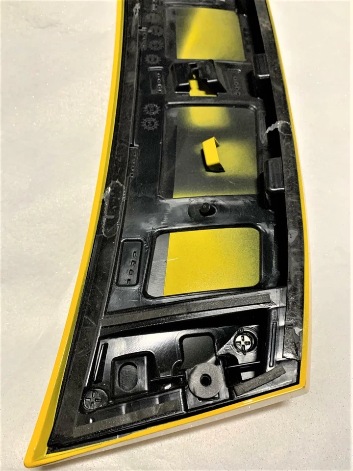 5NN77RY4AE 全新后锅炉中心 仅适用于 2015 - 2021 道奇充电器 黄色 — 第 2/4 张图片