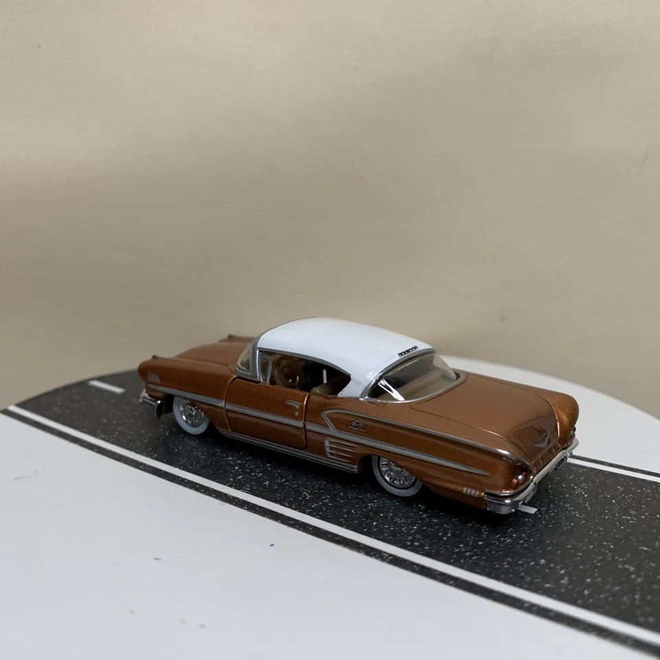 M2 Machines Auto-Thentics 1958 Chevrolet Impala Copper Metallic/White Roof NM - Image 4 of 4
