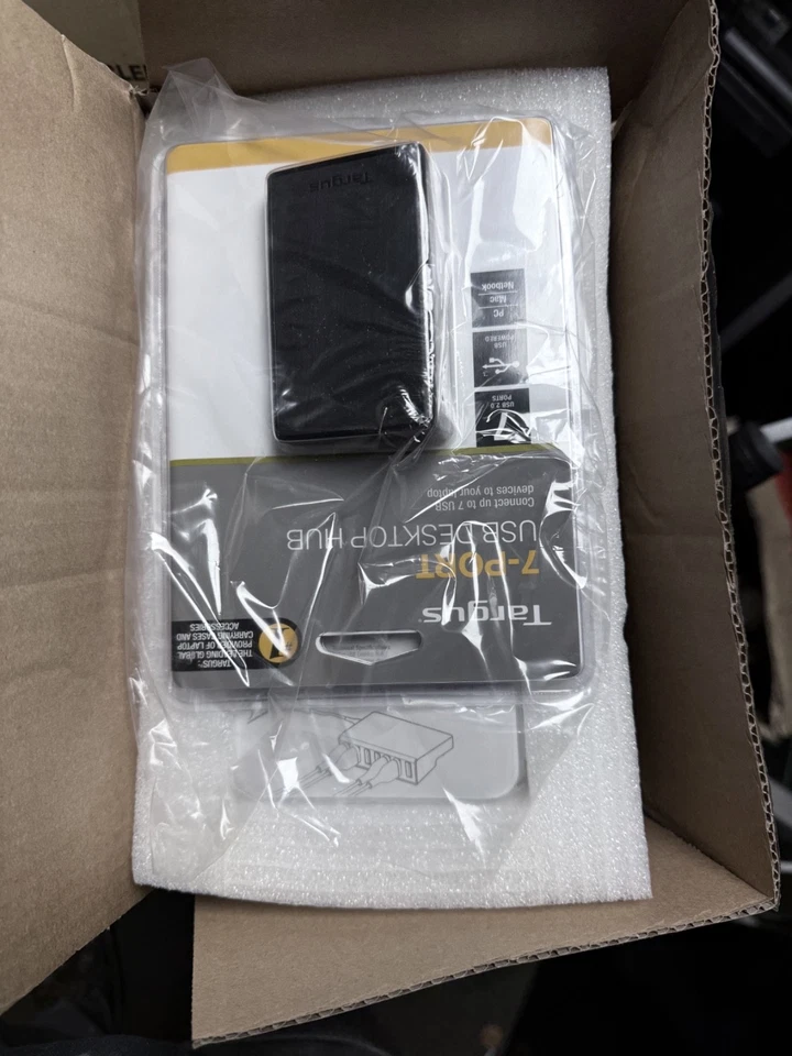 Targus 7-Port USB 2.0 Desktop Hub – Expand Your Connectivity - Image 4 of 4