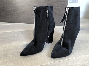 guess velvet boots