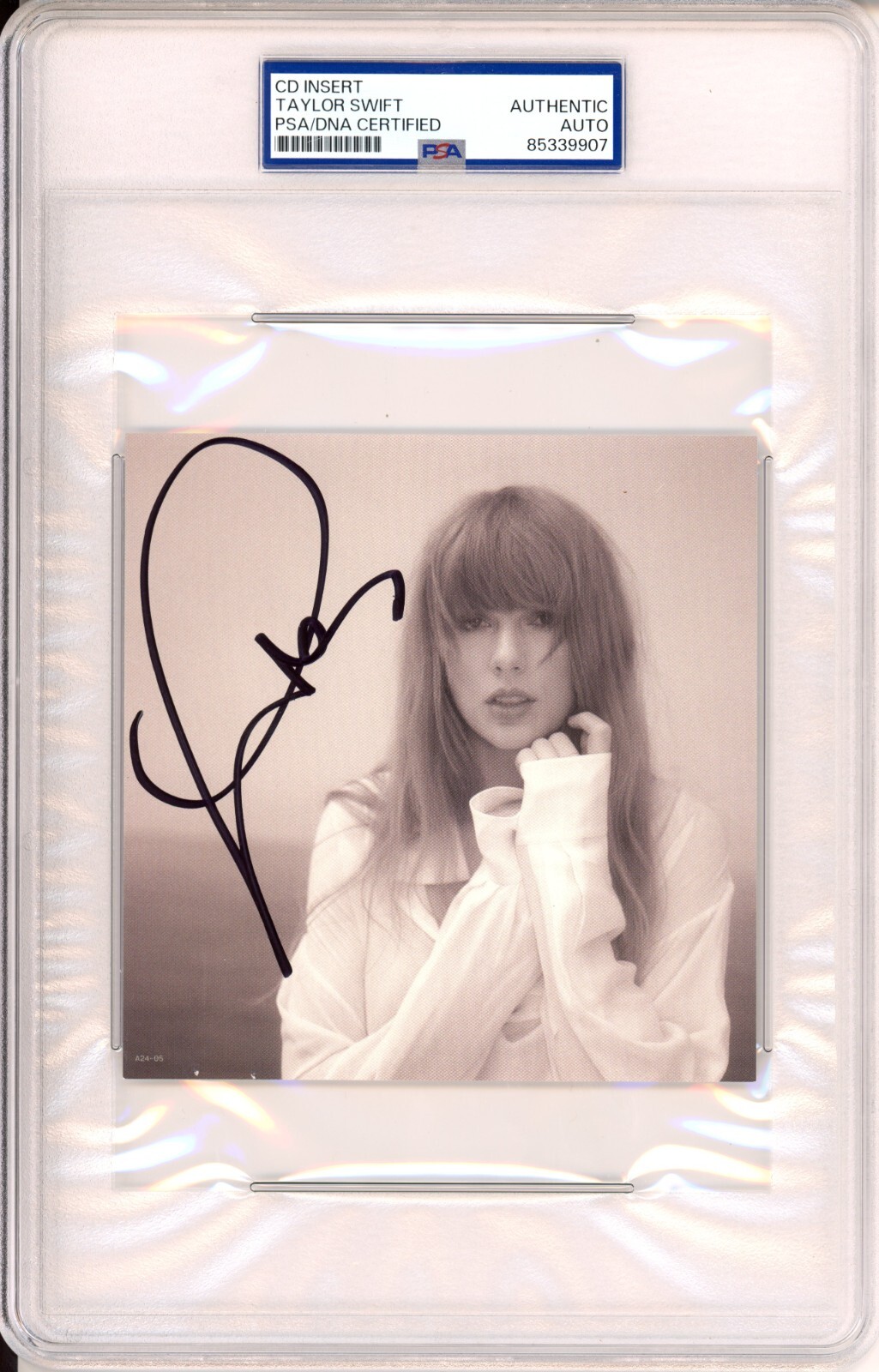 TAYLOR SWIFT Signed Autographed BOLD LONG SIGNATURE TTPD Photograph PSA DNA COA